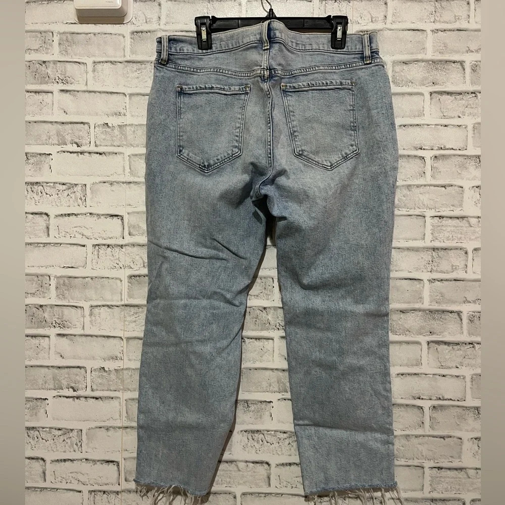 Women’s Old Navy boyfriend distressed light wash jeans- size 14 petite - Picture 2 of 4